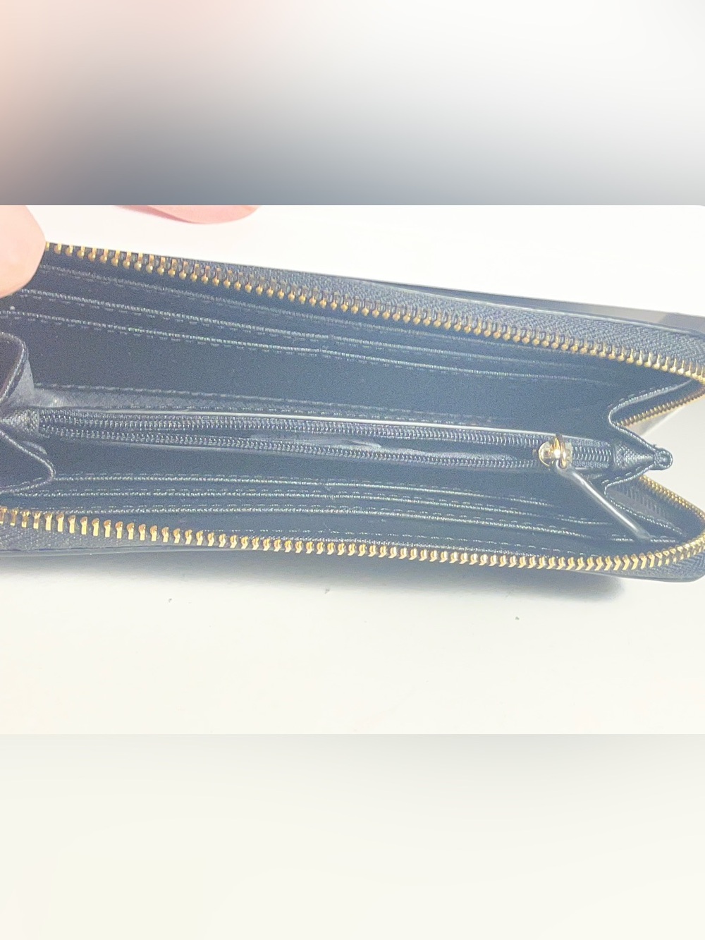 NWT Calvin Klein Saffiano Leather Zip Around Wallet Wristlet Black Gold Boxed - Picture 5 of 6